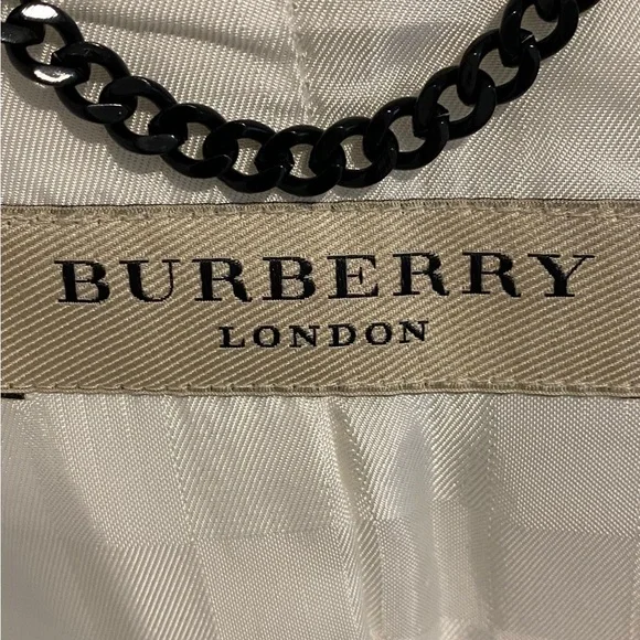 BURBERRY WHITE TUXEDO BLAZER, SIZE  6 YELLOW STAINS AND WEAR ON THE NECK& BOTTOM - Picture 14 of 14
